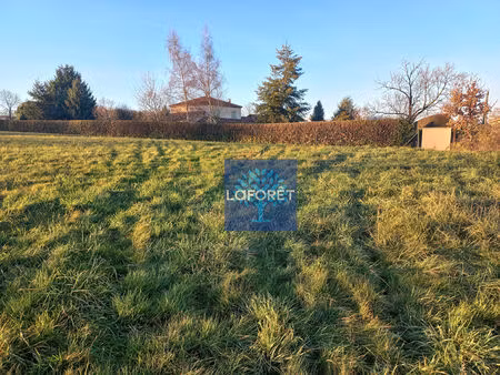 terrain bussy albieux 825 m2