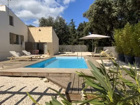 villa de plain pied avec piscine.