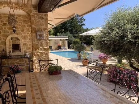villa de plain pied dans un quartier résidentiel d'uzès sur un terrain de 1500 m2 avec...