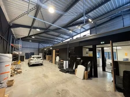 location local d'activités 370 m²