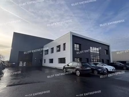 location local d'activités 1 553 m²