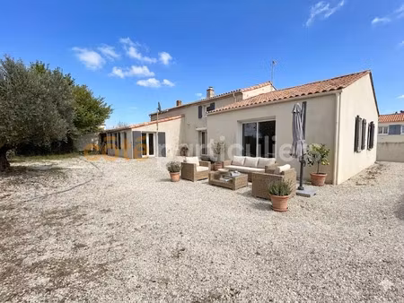 vente maison 7 pièces 209 m² à les magnils-reigniers (85400)  310 000 €
