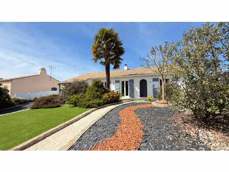 vente maison 4 pièces  134.00m²  mouilleron