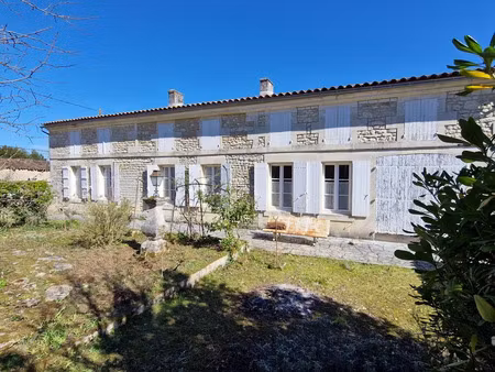 vente maison 7 pièces 166 m² à ecoyeux (17770)  299 000 €