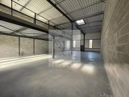 location local d'activités 285 m²