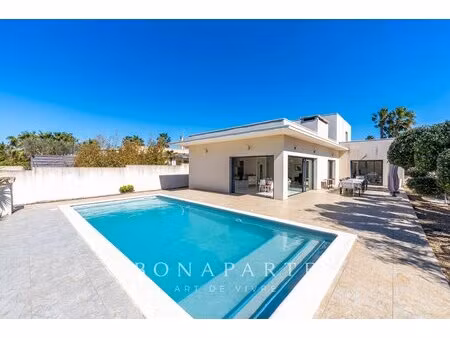 villa contemporaine à quelques pas de la mer – une signature élégante au grau d’agde