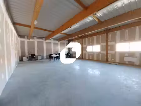 location bureaux gazeran 78125 180m²