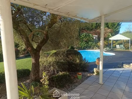 élégante maison de maître classée a avec parc  piscine et dépendances