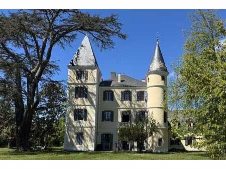 château du xviième siècle sur 3.41 ha