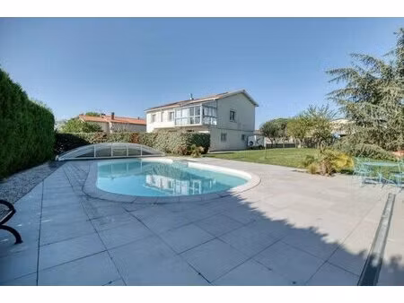 maison de 6 pièces de 180 m² à cornebarrieu