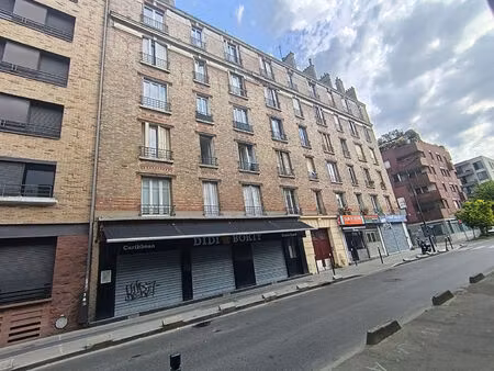 f2 de 30 m² métro 12 front pop.