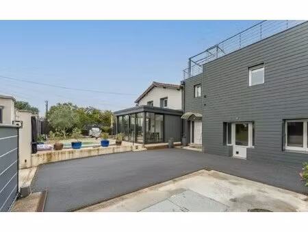 villa contemporaine unique avec piscine et studio