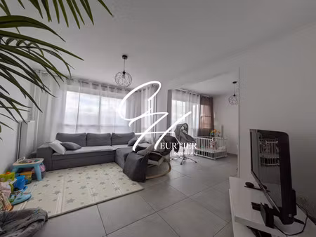 location appartement 3 pièces 73m2 seyssins 38180 - 1100 € - surface privée