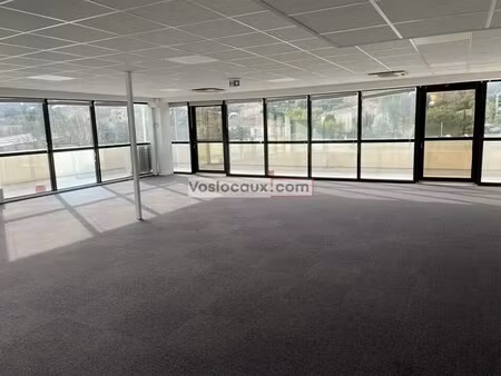 location bureaux 242 m² à 485 m²