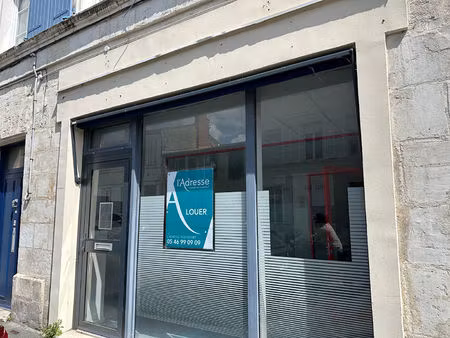 location local commercial 4 pièces  80.00m²  rochefort