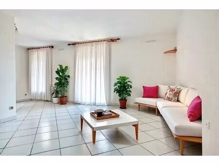 location t3 domene + parking privé