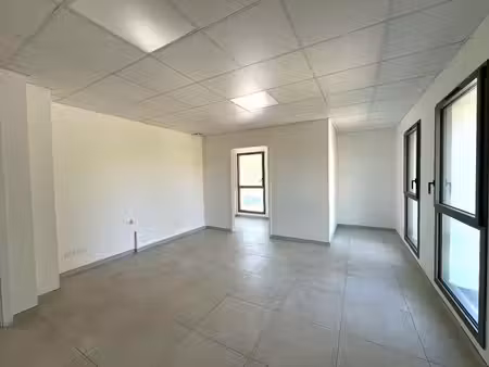 location bureaux lorgues 83510 27m²
