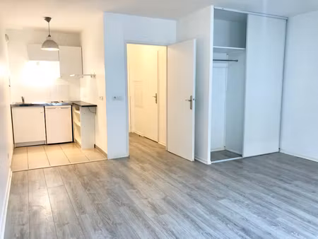 à louer : appartement t1 à lieusaint - réf. 805621