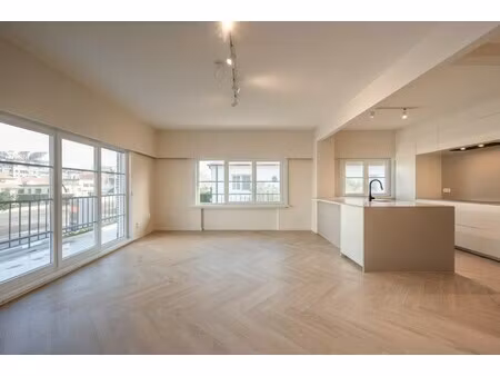 appartement te koop in knokke-heist met 3 slaapkamers