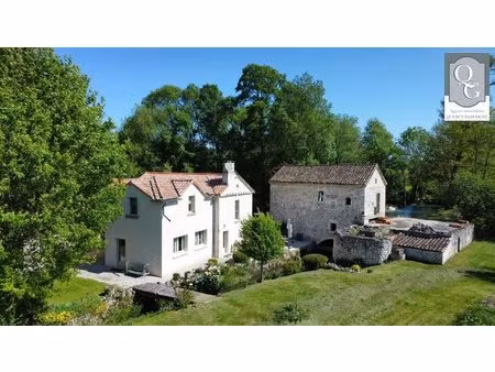 magnifique moulin avec une maison principale rénovée  des dépendances et environ 1 7 ha de