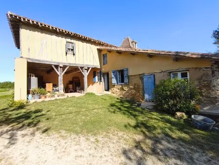 maison t7 de 204 m2 avec pigeonnier et dépendances sur une terrain plat de 6600 m2