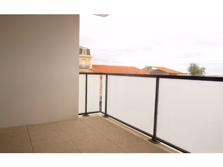 location appartement  m² t-2 à marseillan  700 €