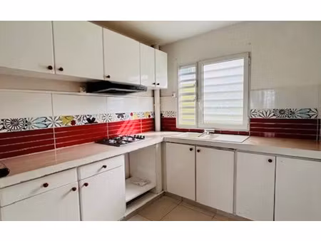 location appartement  m² t-3 à petit-bourg  912 €