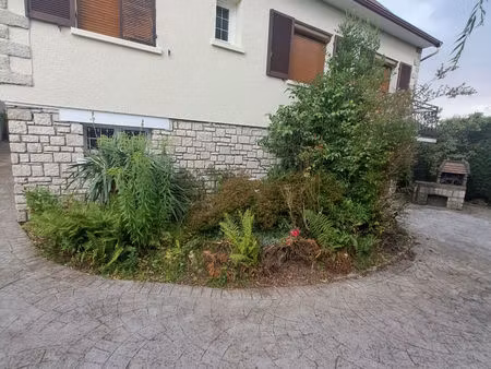 darvault  belle maison traditionnelle.