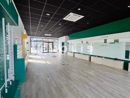 location commerce 187 m² à 6 698 m²