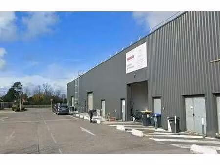 location entrepôt 238 m²