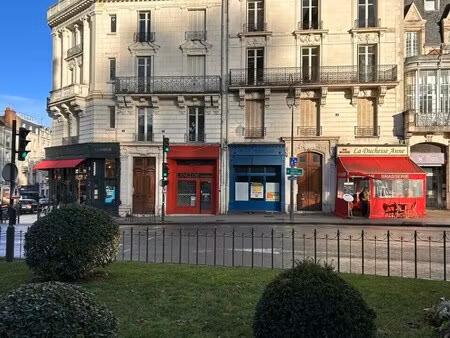 location commerce 43 m²