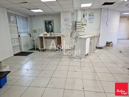 location commerce 75 m²