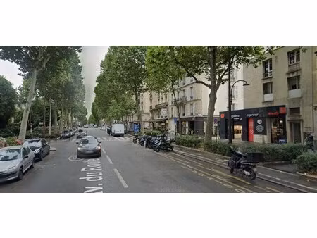 location commerce 65 m²