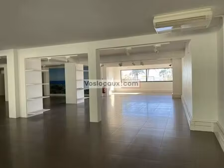 location commerce 215 m² à 550 m²