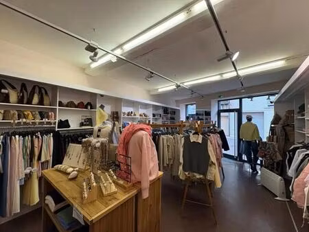 location commerce 65 m²