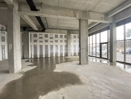 location commerce 150 m²