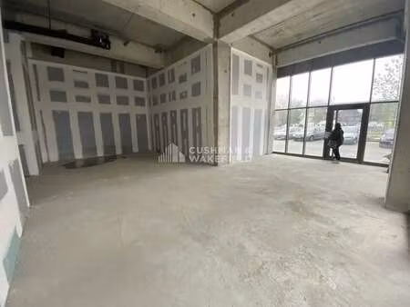 location commerce 77 m²