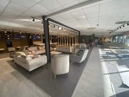 location commerce 900 m²