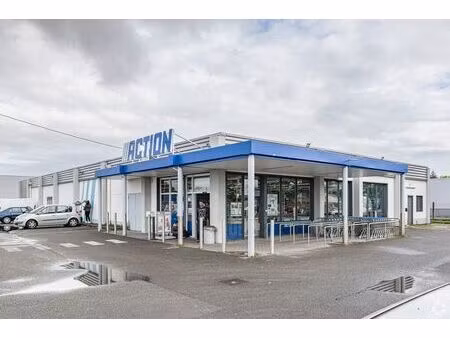 location commerce 307 m²