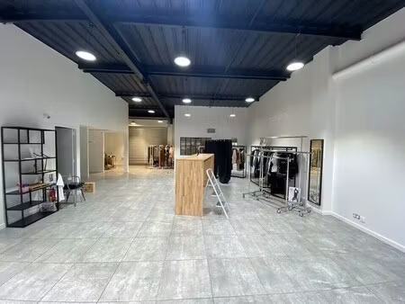 location commerce 150 m²