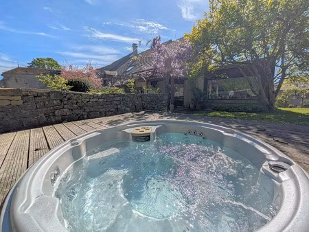 vente maison 8 pièces 200 m² lons-le-saunier (39000)