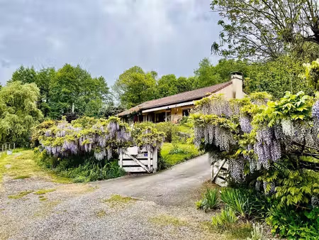 une vue imprenable sur le lac  le tout dans un pavillon indépendant niché au cœur de...