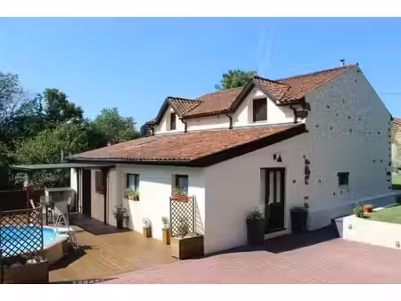maison de campagne indépendante avec 4 chambres  3 salles de bains