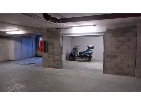 location parking 19 m² à le cannet (06110)  400 €