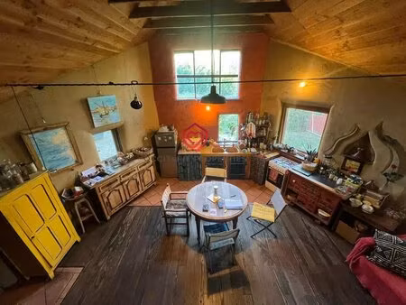 maison écologique avec terrain et source
