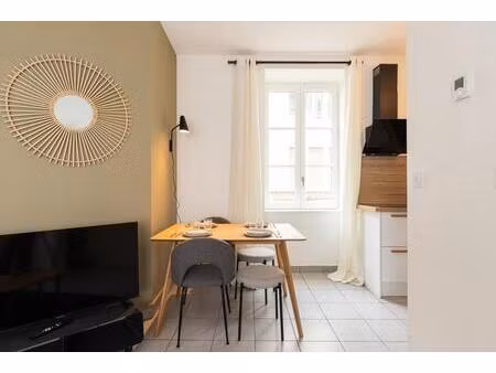 lyon 7 - jean-macé / berthelot - t3 rénové avec jardin privatif