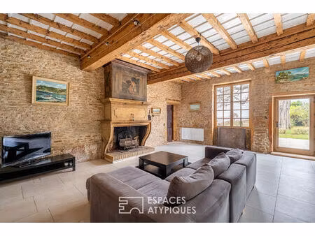 maison en pierres dorées dans un château avec vue mont-blanc