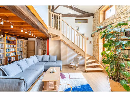 maison en pierres dorées avec vue plein sud