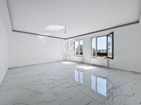 idéalement situé  appartement refait à neuf  en duplex au dernier étage  107 48 m2  5 pièc