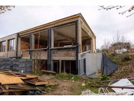 spacieuse maison style loft en cours de finition